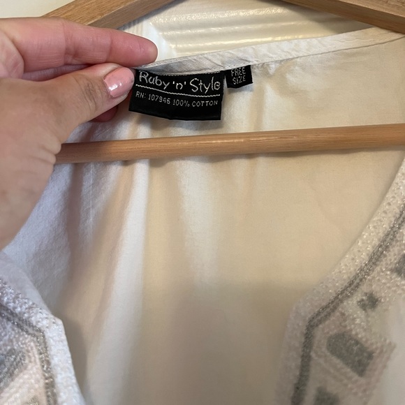 100% Cotton long Sleeve Top. I’m good condition. Gently used. - Picture 3 of 3